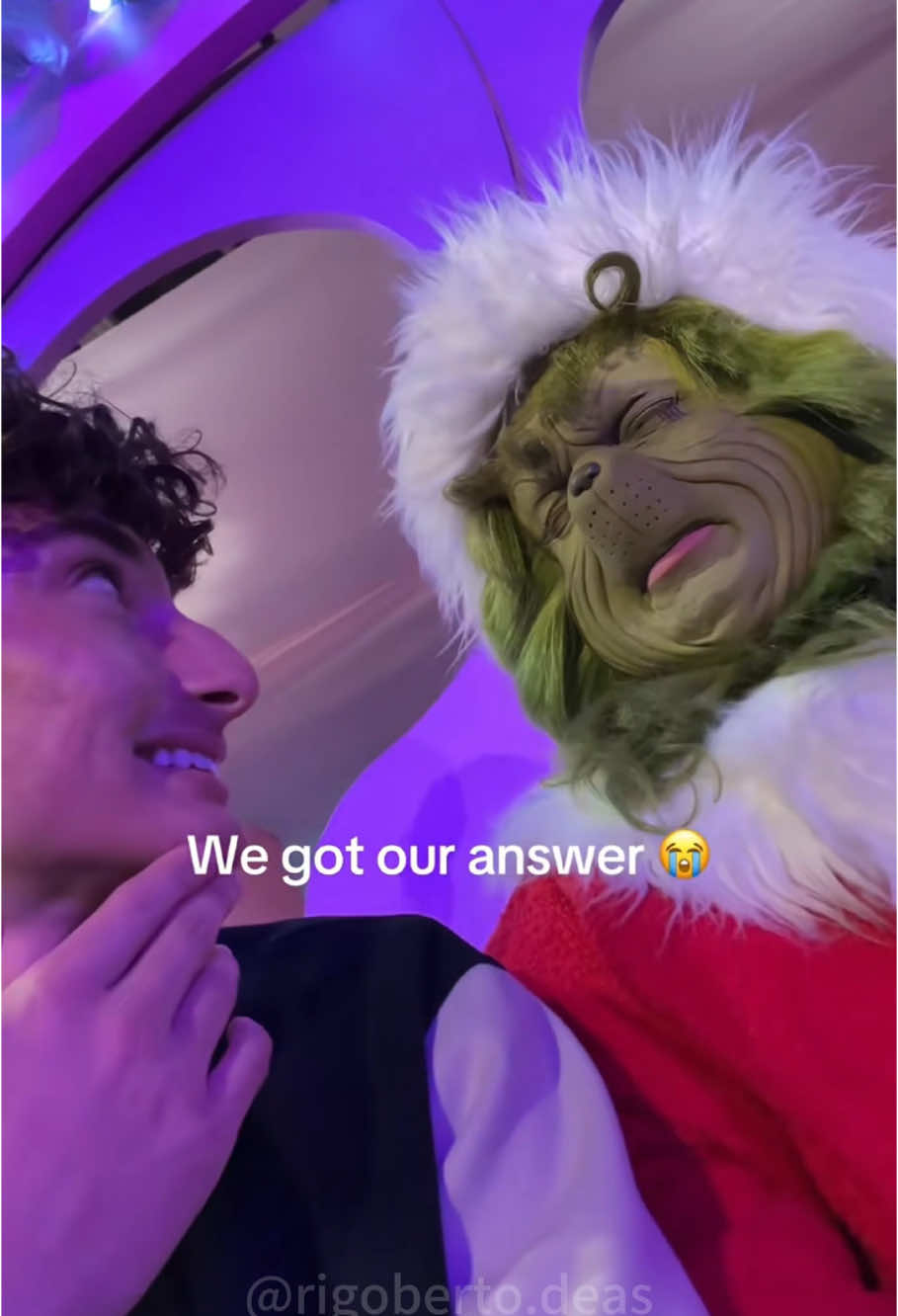 The Grinch💚#foryou #usa #funnyvideos #usa🇺🇸 #universalstudios #funny #grinch #fyp 