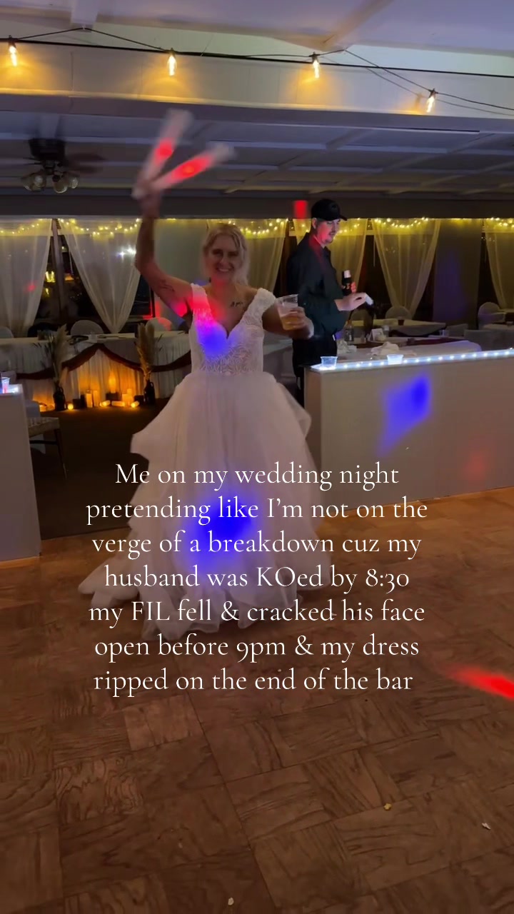 We had a marvelous day but let’s just say the reception was chaos 🫣😅 #weddingfail #weddingreception #whatwentwrongatmywedding #weddingreceptionfails 