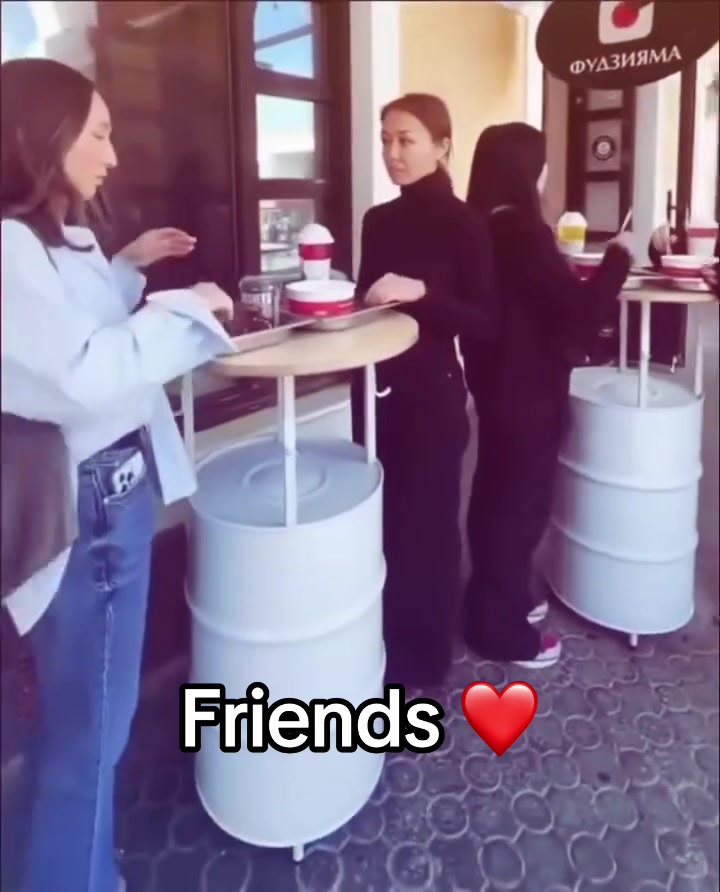 You’re never alone 😊 #friends #wholesome #fail #funny #random (via unknown)