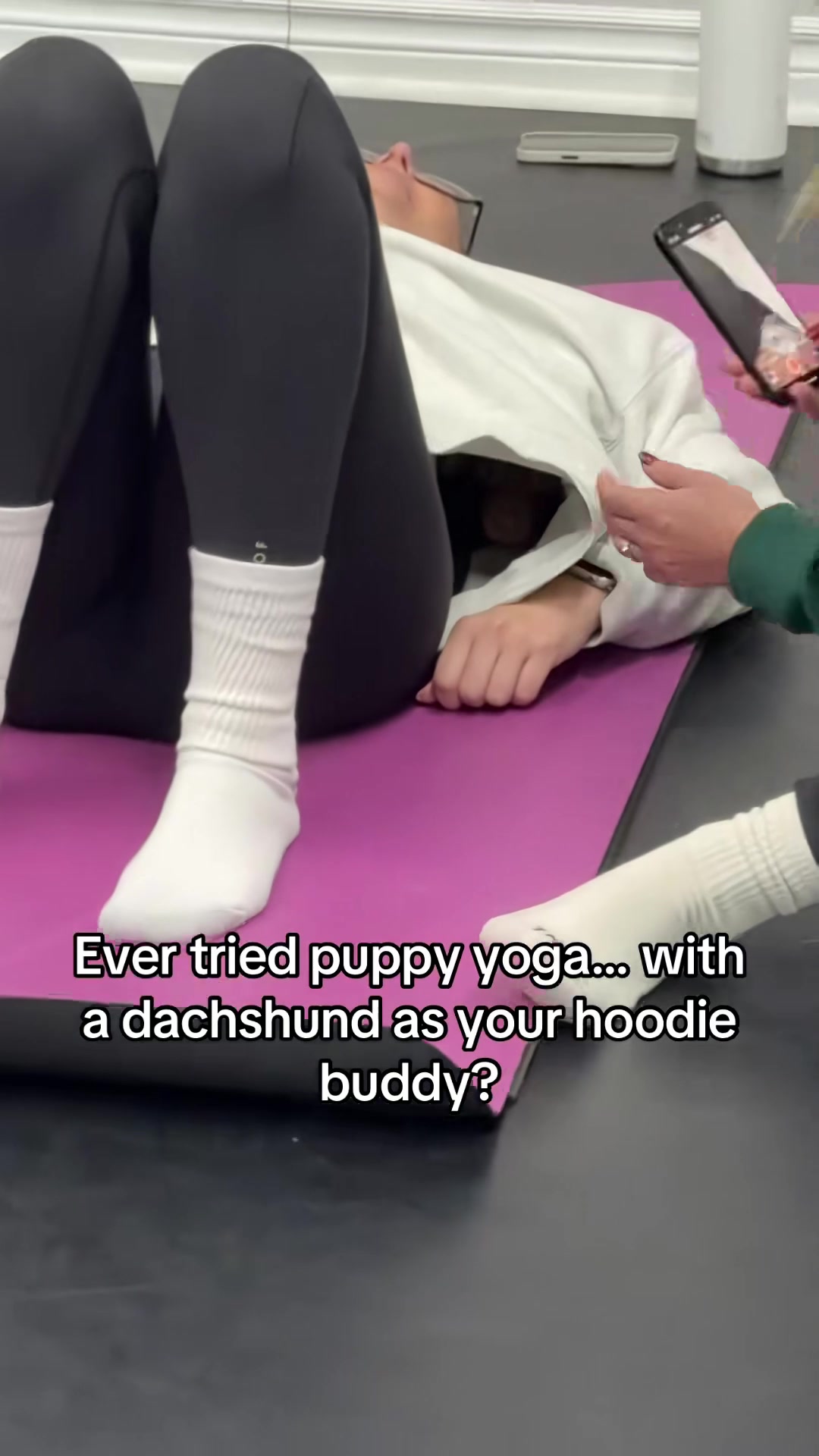 It’s impossible to focus on yoga with a puppy this cute 😭#PuppyYoga #DogYoga #CutePuppy #YogaTime#dogsoftiktok  