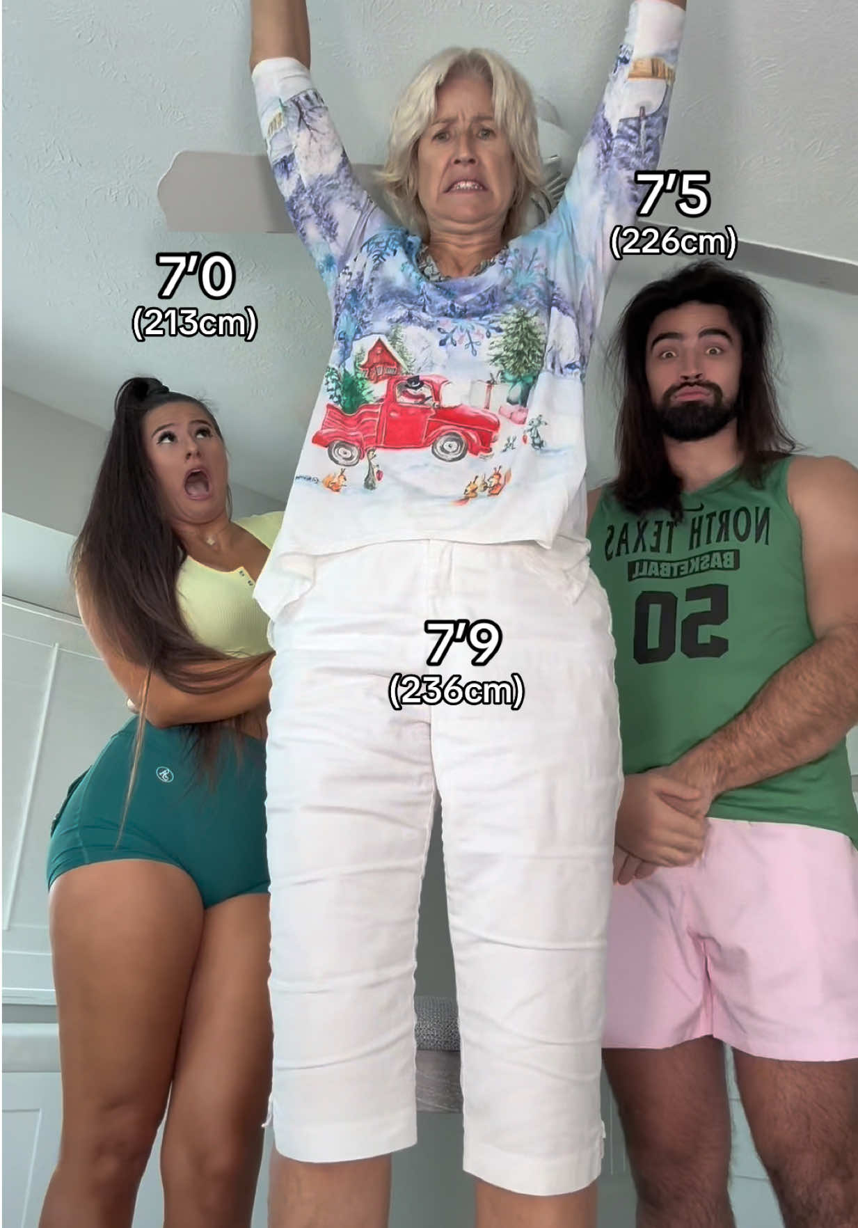 Mom broke the fan AGAIN😭💀 #fail #tall #family #funny #short @Tall Team Temara 