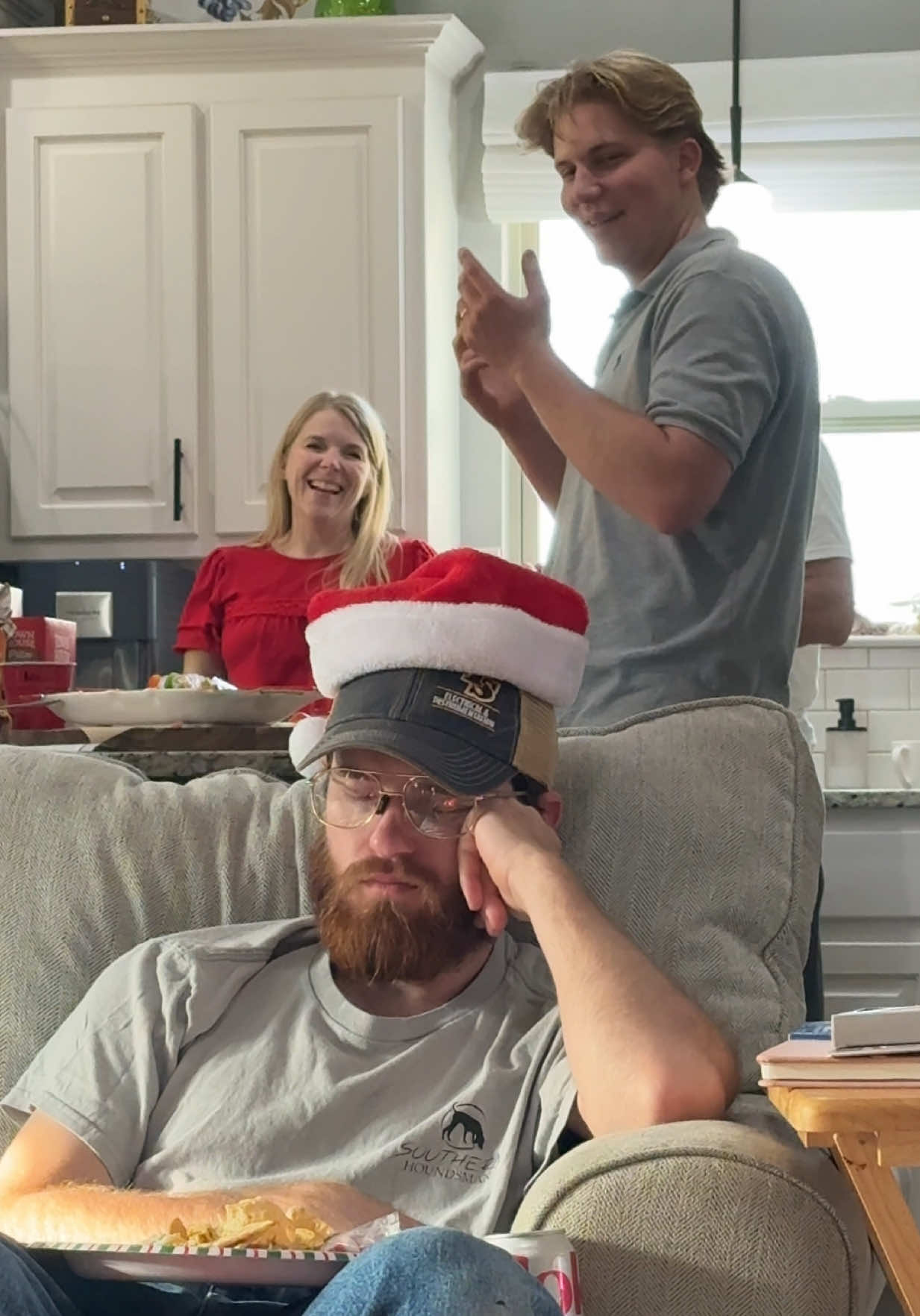 Don’t fall asleep at family christmas 😂🎅🏼 #christmas #familychristmas #christmasparty #prank #prankvideo 