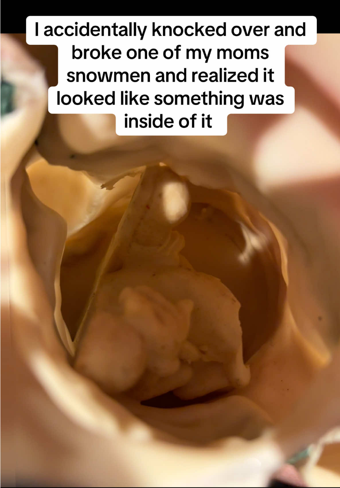 Feels like the beginning of a Christmas horror movie ngl 😅 my mom has had this snowman since I was a baby 😳 #creepy #scary #christmas 