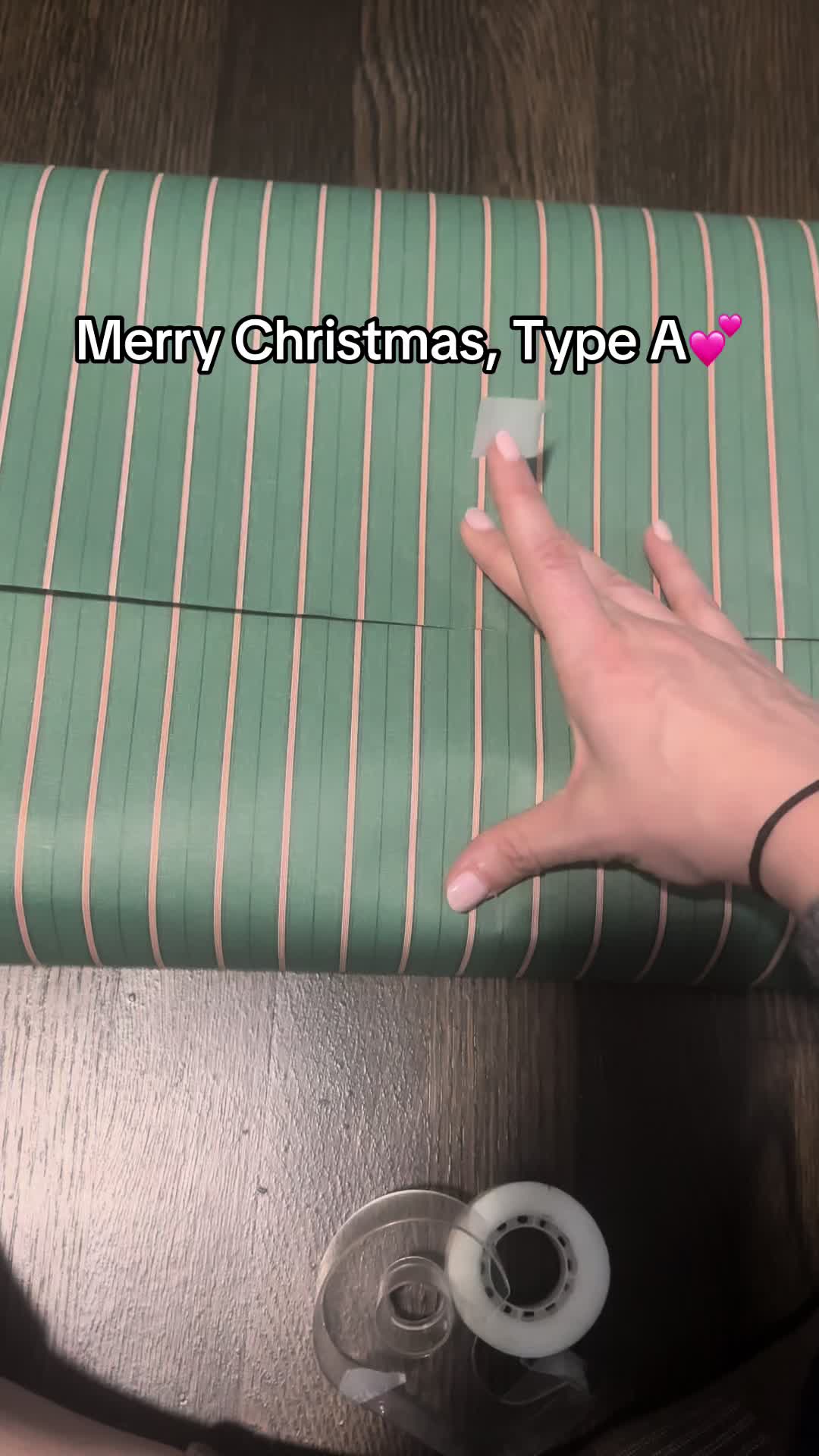 Send this to someone you love 🫰🏻#typeA #wrappinggifts #christmas #holidays #wrap 
