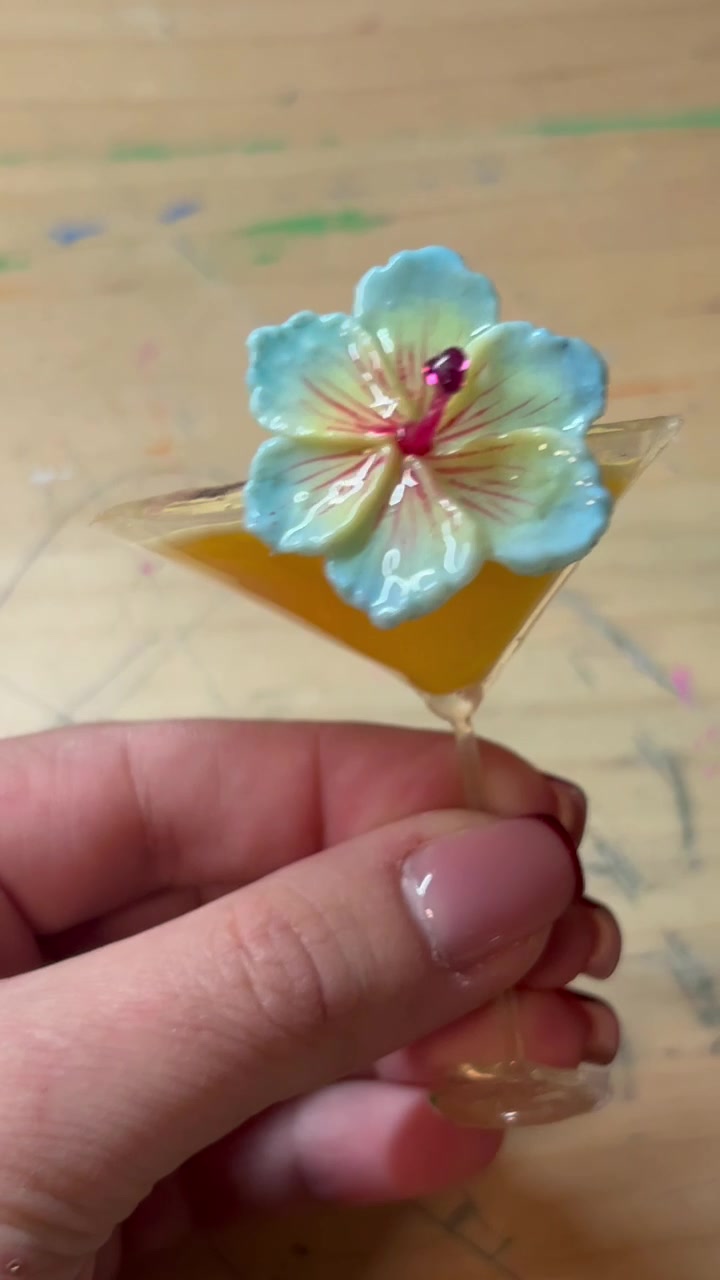 🌺 #fyp #foryou #foryoupage #art #artist #nyc #flowers #drinks 