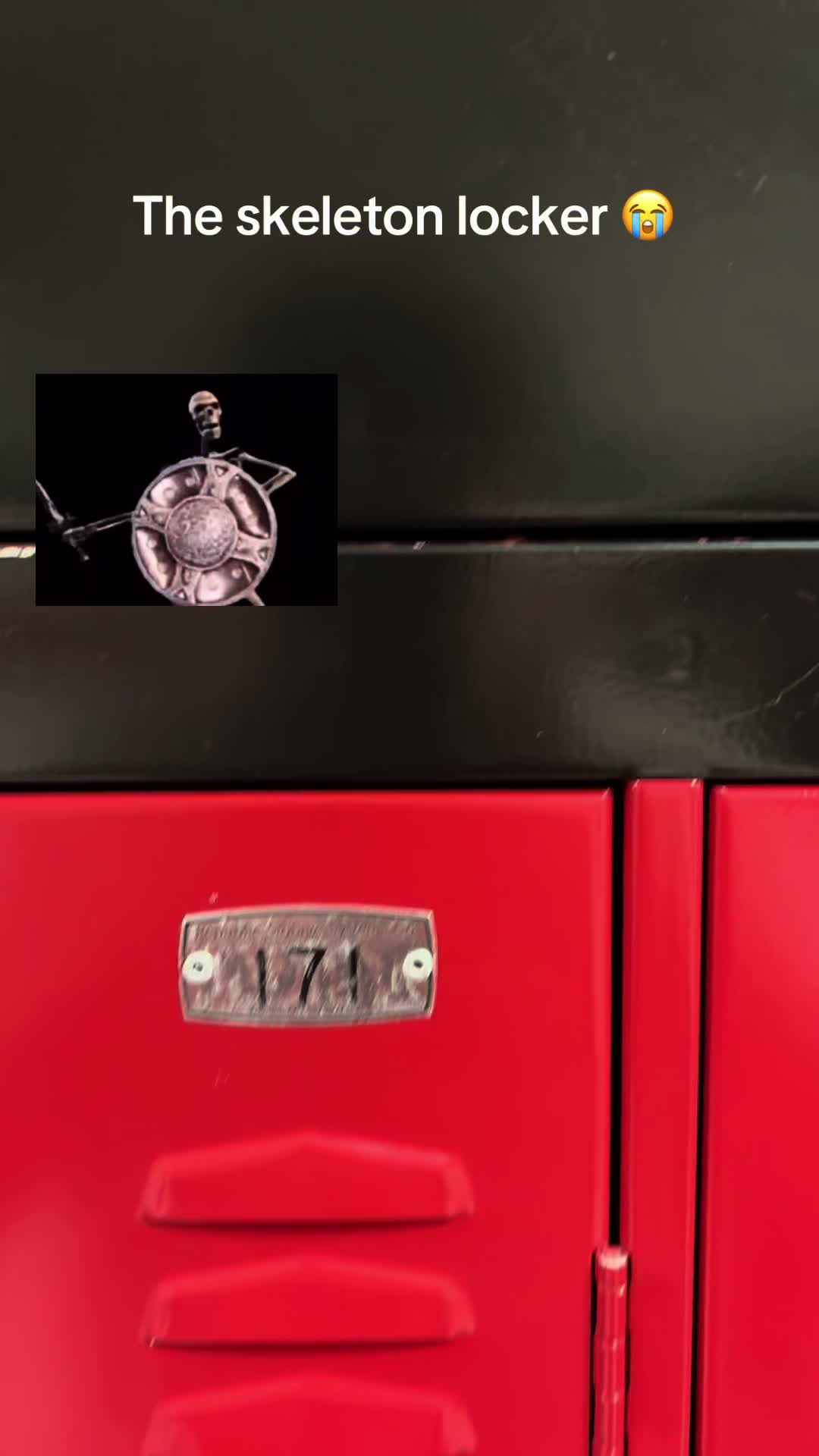 WHY DOES IT ACTUALLY SOUND LIKE IT 😭 #skeleton #skeletonshieldmeme #locker 
