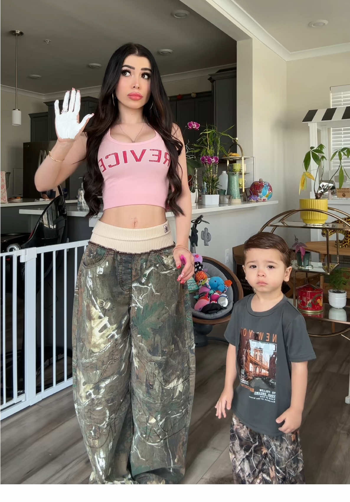 My twin 🩷🤍 #trending #colormixingchallenge #fyp #fun 