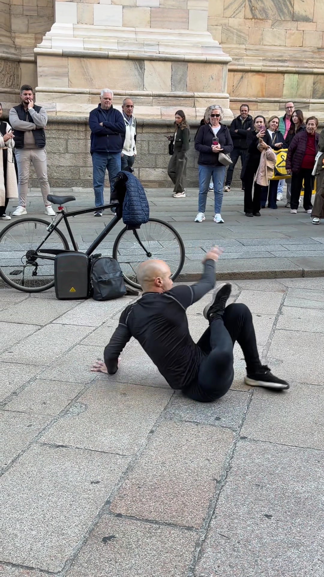pep guardiola moving crazy in the street of Italy😭😭 #milan #pepguardiola #fyp #baldguy #streetdance 