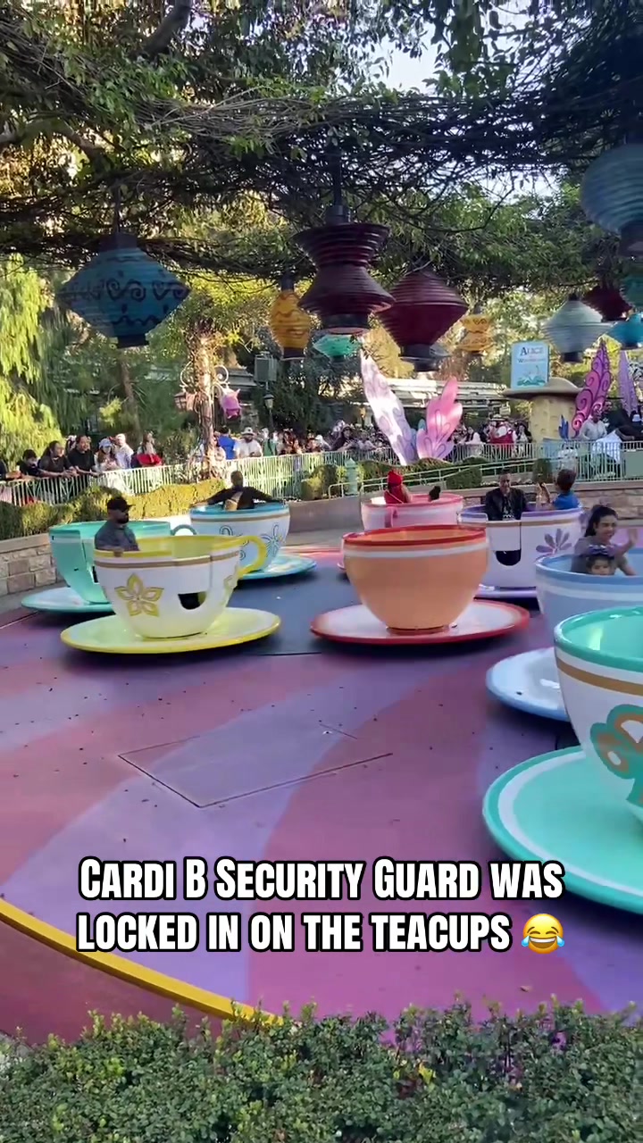 Cardi B guard wasn’t letting anything by on the teacups 😂 (🎥:DunksR4us/x) #cardib 