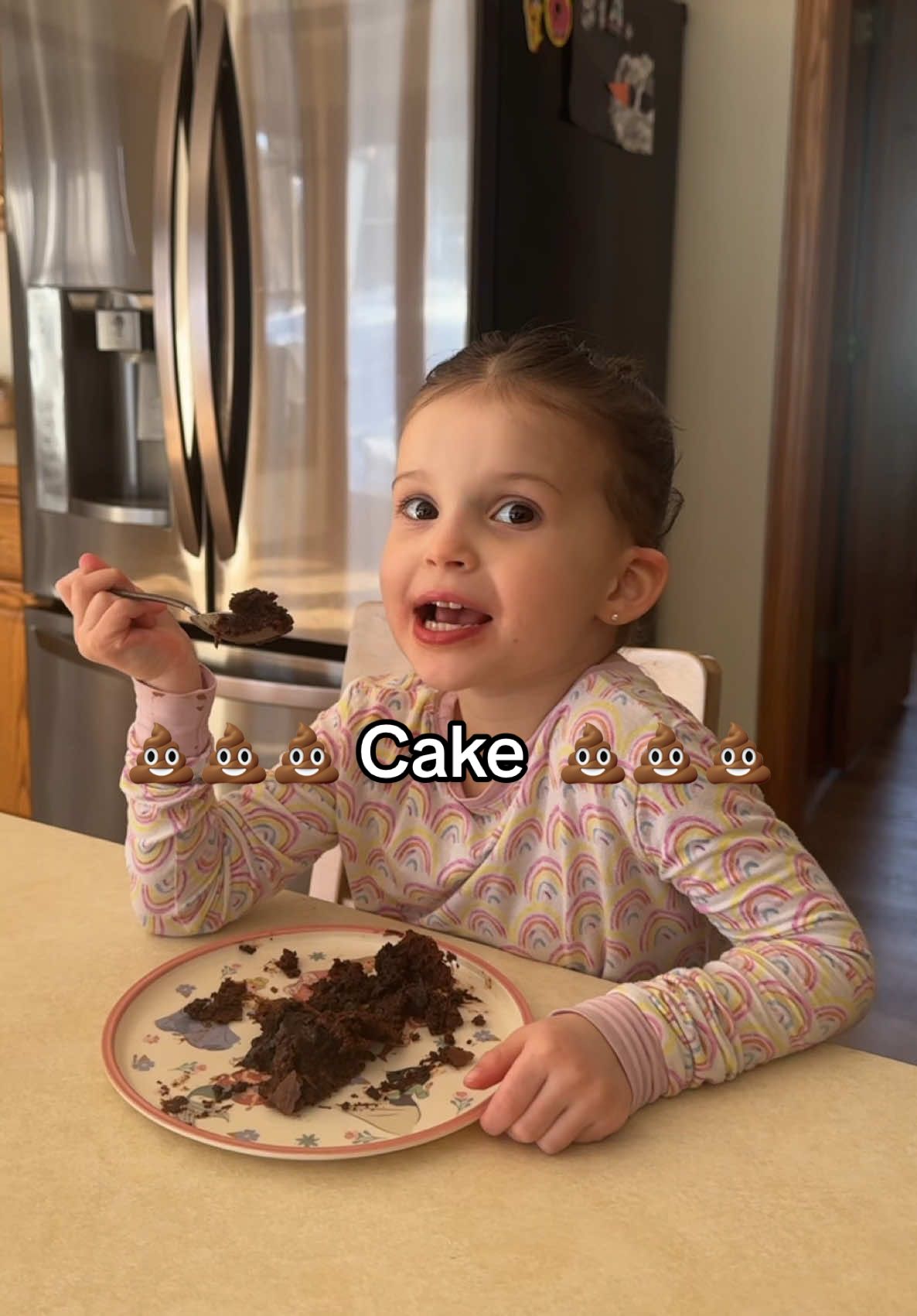can’t resist her chocolate 🤣 #girlmom #Momsoftiktok #daughter 
