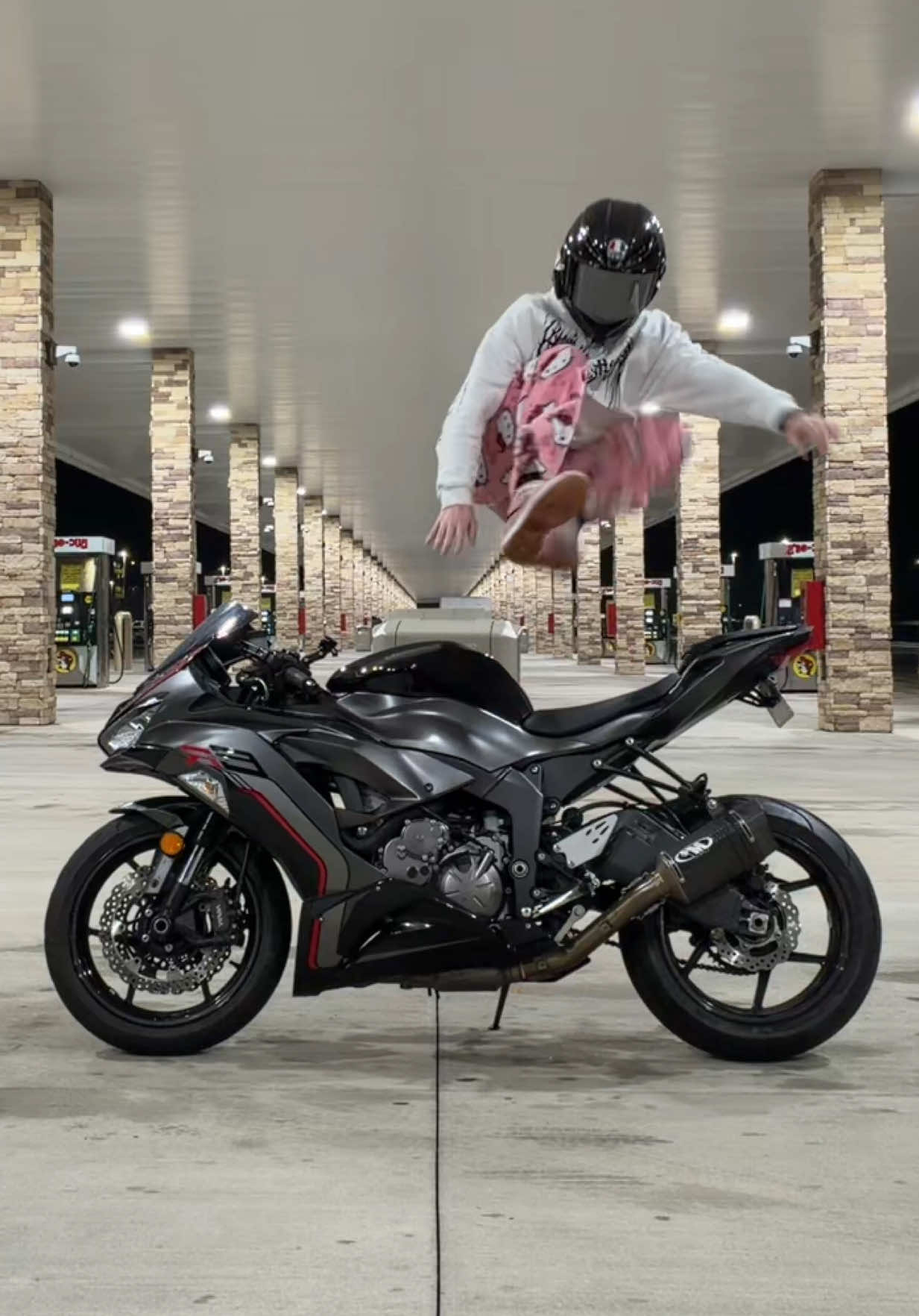 Wait I think these pants have hella aura… #fyp #trending #biketok #booktok #dance 