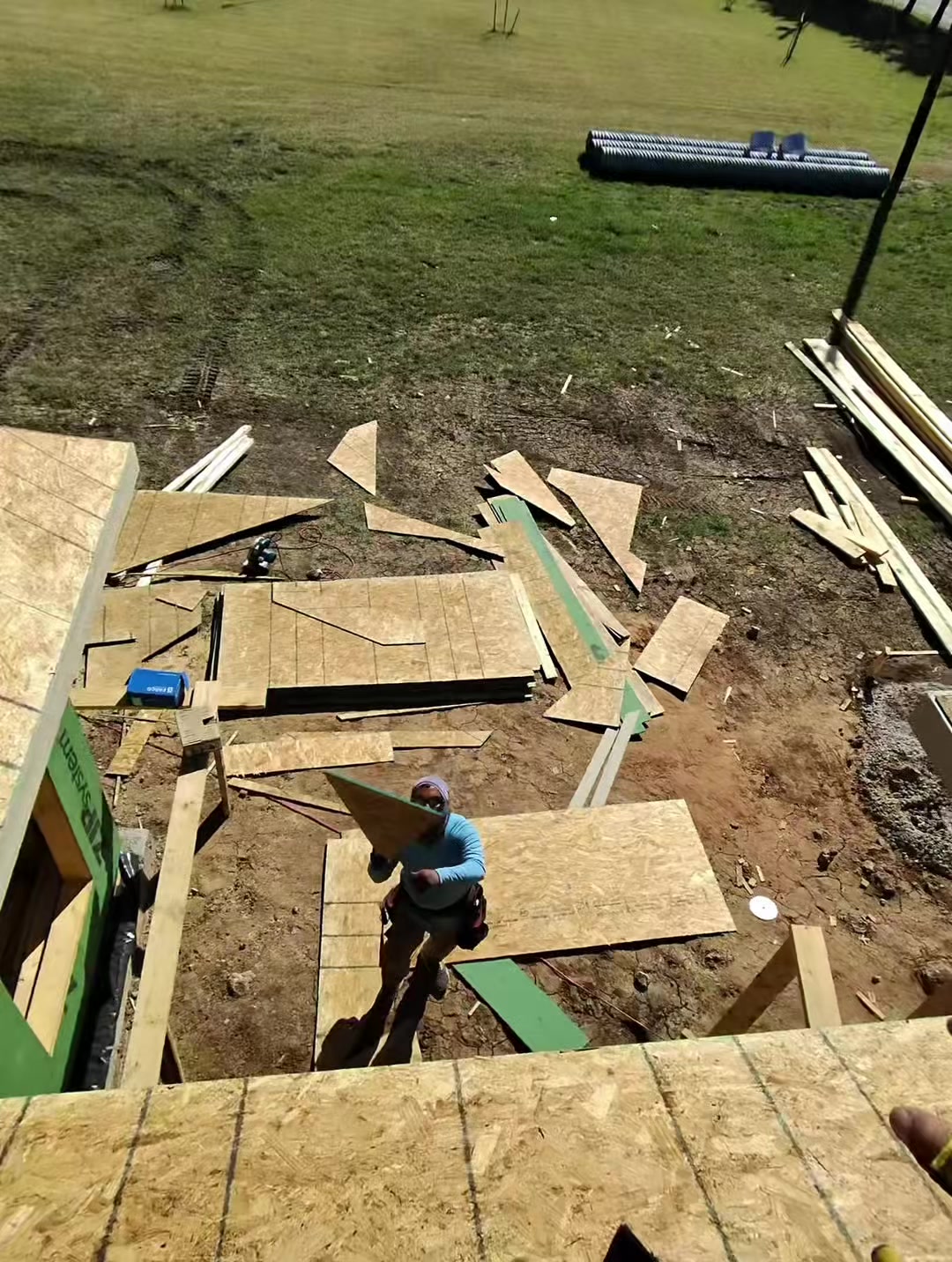 Medir, instalar y clavar #viral #construction #roofing 