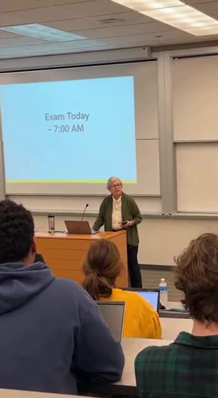 we all know someone who’d send this 💀 #college #studentlife #professor #relatable #fyp
