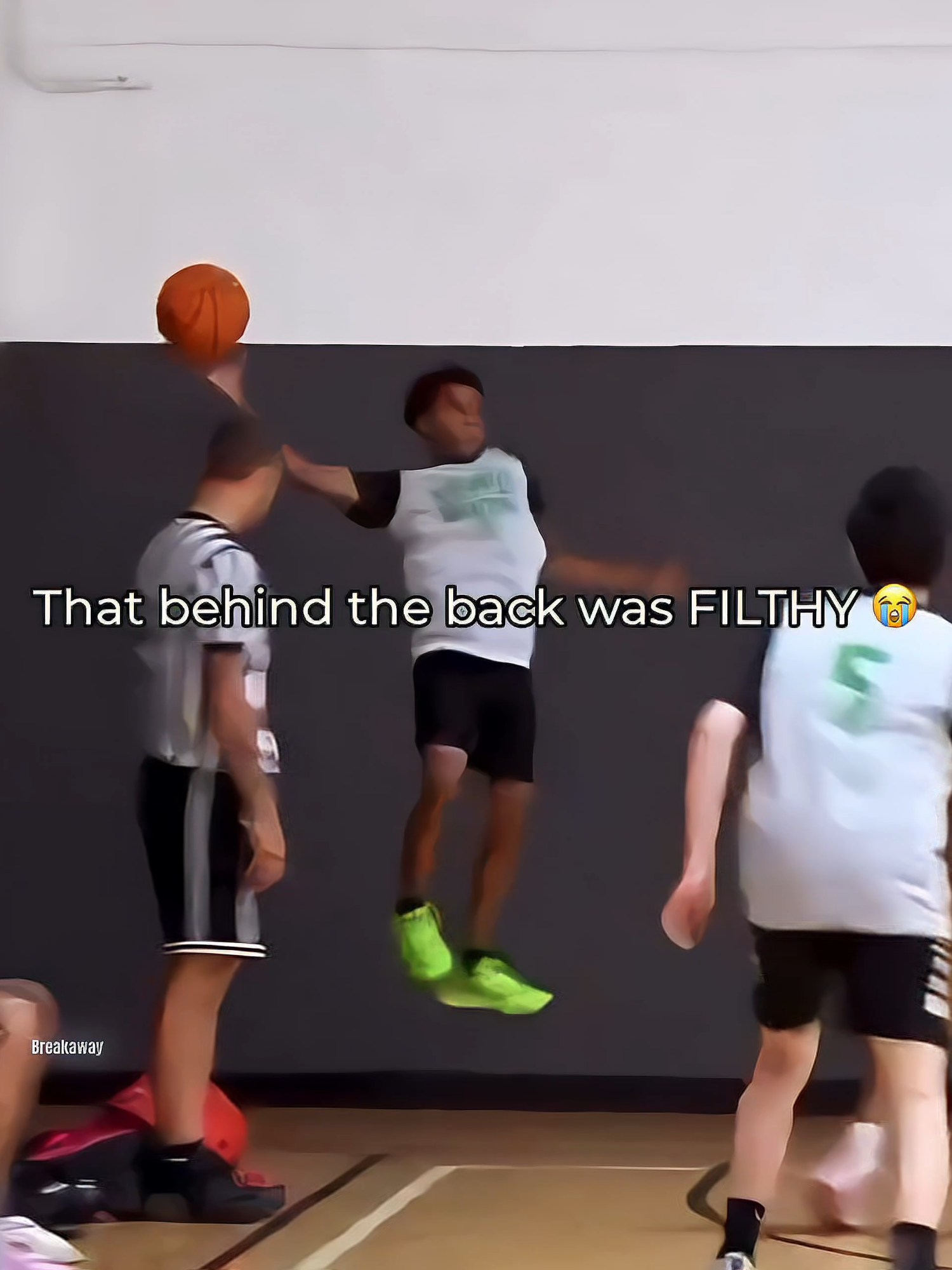 Behind the back was FILTHY 🤯 #basketball #fyp #funny #nba #trickshots #sports
